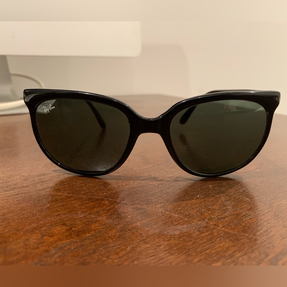 Vintage Black Ray Ban "Cats" sunglasses